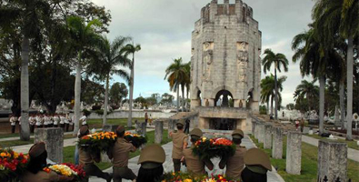 Rinden homenaje a José Martí las Fuerzas Armadas Revolucionarias